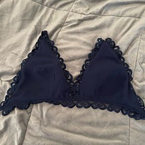 Super cute triangle top